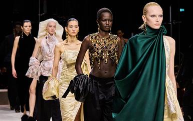 أبرز عروض أسبوع باريس للموضة من Givenchy إلى Chloé وIsabel Marant